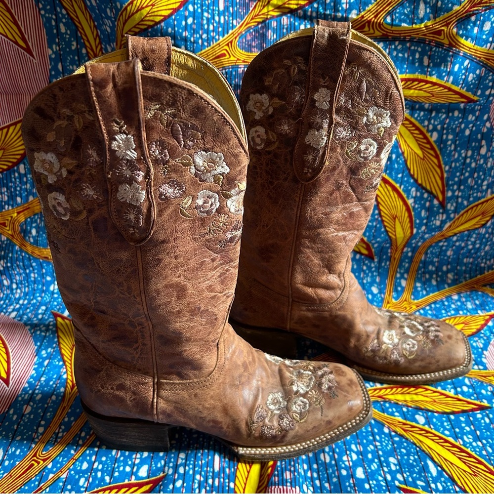 Cavender’s Square Toe Western Embroidered Boots